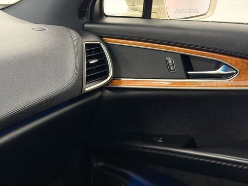 Used 2016 Lincoln MKX Reserve w/ Technology Package AWD/4WD image 29