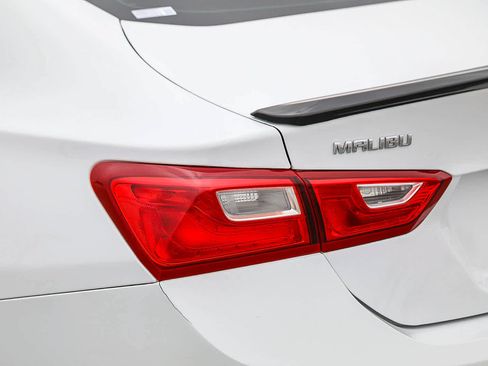 Used 2018 Chevrolet Malibu LT FWD image 9