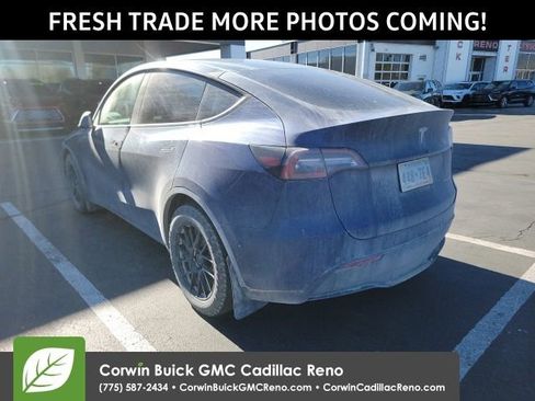 Used 2022 Tesla Model Y Long Range image 3