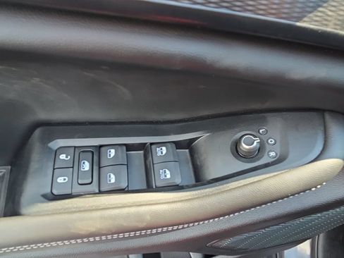 Used 2025 Jeep Grand Cherokee Altitude AWD/4WD image 29