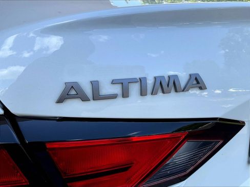 Used 2024 Nissan Altima 2.5 SR w/ SR Premium Package FWD image 23