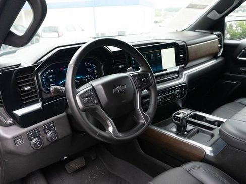 Used 2024 Chevrolet Silverado 1500 High Country w/ Midnight Edition AWD/4WD image 4