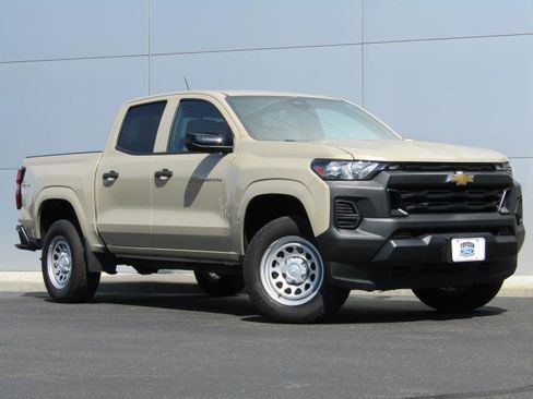 Used 2024 Chevrolet Colorado W/T w/ Safety Package AWD/4WD image 1