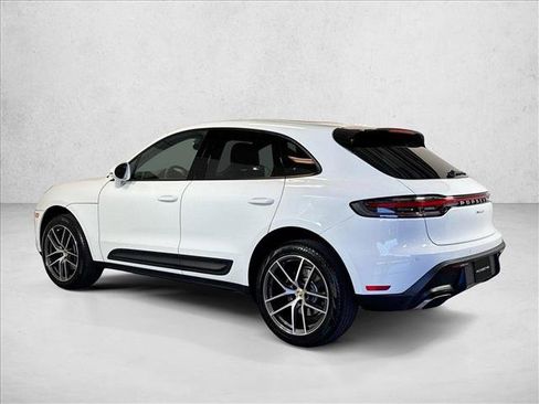 Certified 2025 Porsche Macan AWD/4WD image 3