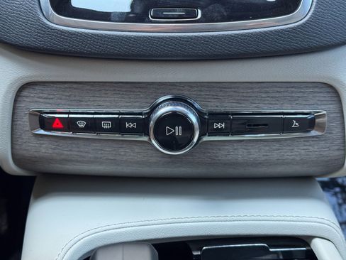 Used 2023 Volvo XC90 B6 Plus image 27