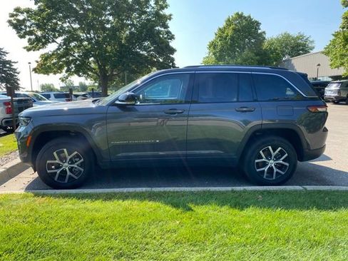 Used 2023 Jeep Grand Cherokee Limited AWD/4WD image 5