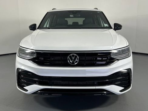 Used 2024 Volkswagen Tiguan SE R-Line AWD/4WD image 2