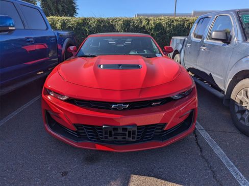Used 2020 Chevrolet Camaro SS image 2
