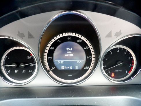 Used 2011 Mercedes-Benz C 300 4MATIC Sedan image 32