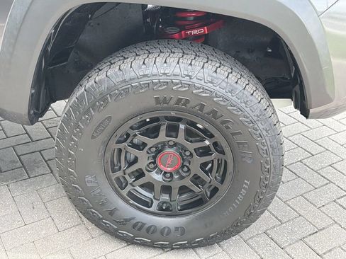 Used 2022 Toyota Tacoma TRD Pro AWD/4WD image 9