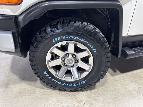 Used 2014 Toyota FJ Cruiser 4WD w/ Convenience Package image 2