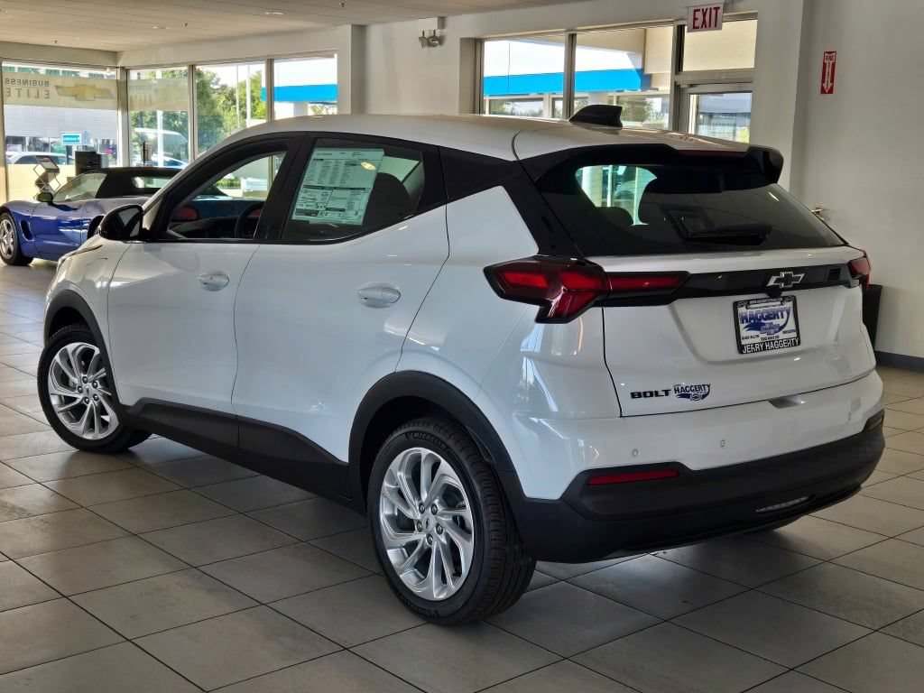 New 2027 Chevrolet Bolt LT w/ Comfort Package FWD image 14