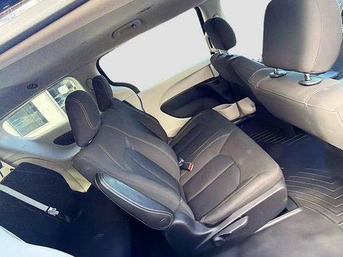 Used 2020 Chrysler Voyager L FWD image 26