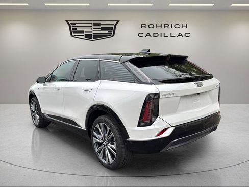 Certified 2025 Cadillac Optiq Luxury 2 AWD/4WD image 5