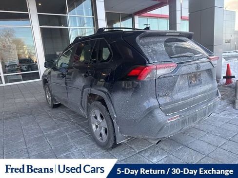 Used 2022 Toyota RAV4 XLE w/ XLE Grade Weather Package image 10
