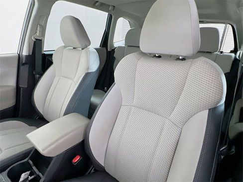 Used 2022 Subaru Forester Premium image 11