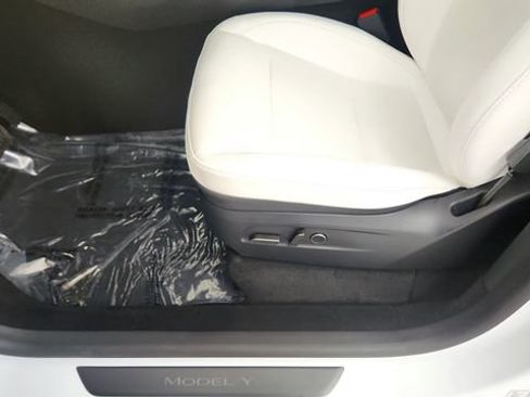 Used 2026 Tesla Model Y AWD image 46