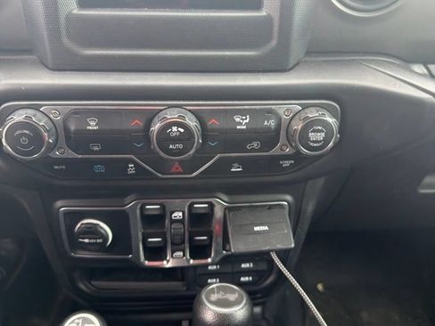 Used 2023 Jeep Wrangler Unlimited AWD/4WD image 16