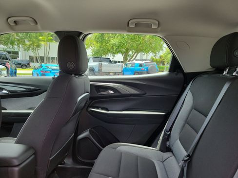 Used 2025 Chevrolet TrailBlazer LS FWD image 13