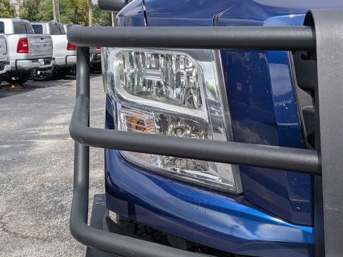 Used 2022 Nissan Titan SV w/ SV Convenience Package AWD/4WD image 8