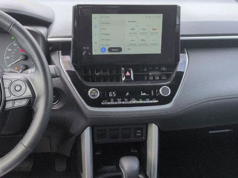Used 2025 Toyota Corolla Cross AWD Hybrid w/ Moonroof Package image 17