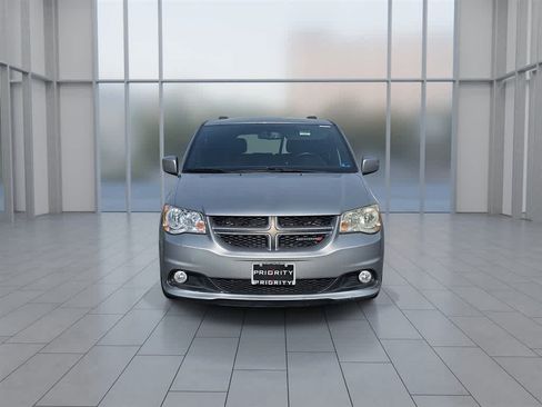 Used 2017 Dodge Grand Caravan GT FWD image 4