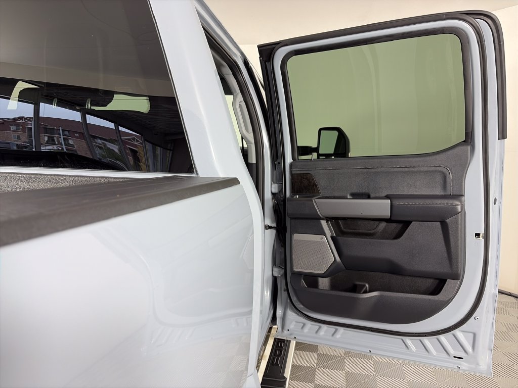 Certified 2025 Ford F350 4x4 Crew Cab Super Duty image 29