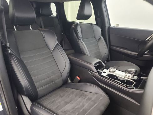 Used 2025 Mitsubishi Outlander SE image 16