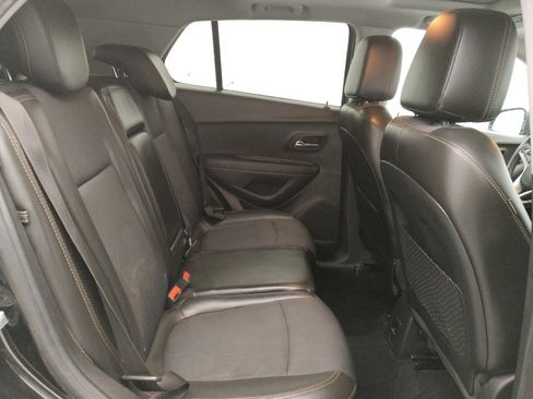 Used 2018 Chevrolet Trax LT w/ Sun & Sound Package AWD/4WD image 19