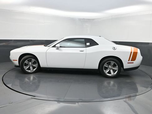 Used 2016 Dodge Challenger SXT image 36