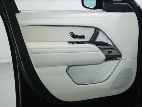 Used 2023 Land Rover Range Rover Long Wheelbase SE image 32