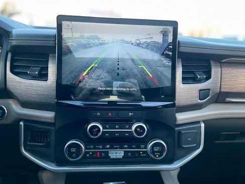 Used 2024 Ford Expedition Limited image 17