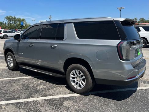 Used 2025 Chevrolet Suburban LT w/ Comfort Package AWD/4WD image 29