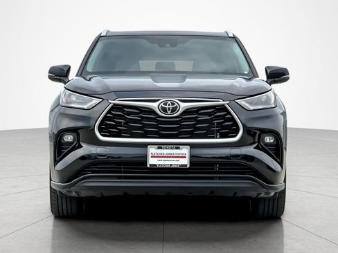 Used 2023 Toyota Highlander XLE image 8