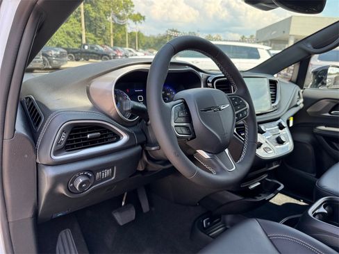 New 2026 Chrysler Pacifica Select image 34
