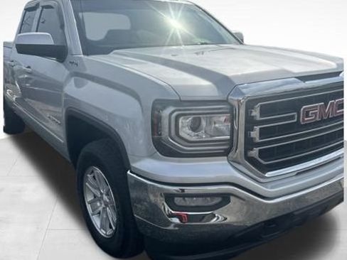 Used 2018 GMC Sierra 1500 SLE w/ SLE Value Package AWD/4WD image 2