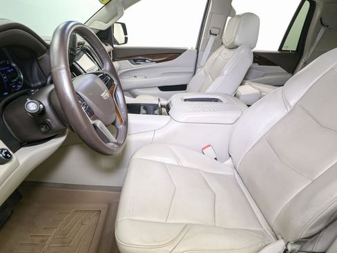 Used 2017 Cadillac Escalade Luxury image 46