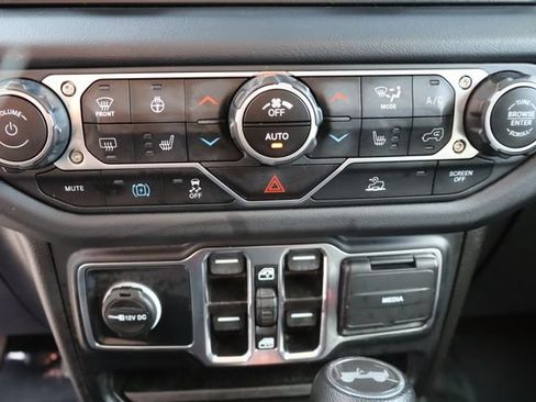 Used 2024 Jeep Wrangler Unlimited Sahara AWD/4WD image 34
