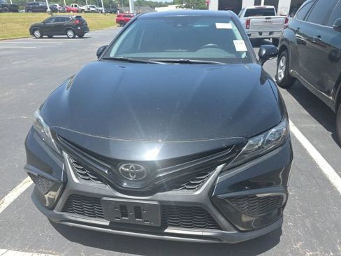 Used 2022 Toyota Camry SE w/ Convenience Package FWD image 2