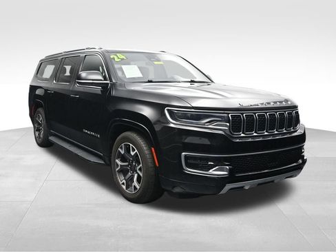 Used 2024 Jeep Wagoneer L Series III w/ Flexible Seating Group AWD/4WD image 7