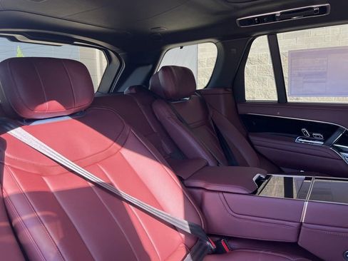 New 2025 Land Rover Range Rover Autobiography AWD/4WD image 17