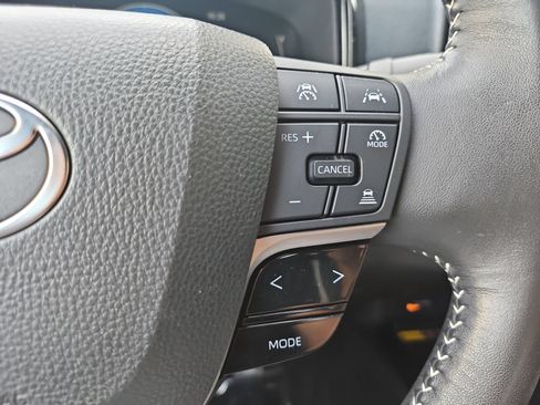 Used 2025 Toyota Camry SE FWD image 29