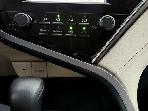 Certified 2018 Toyota Camry LE FWD image 30