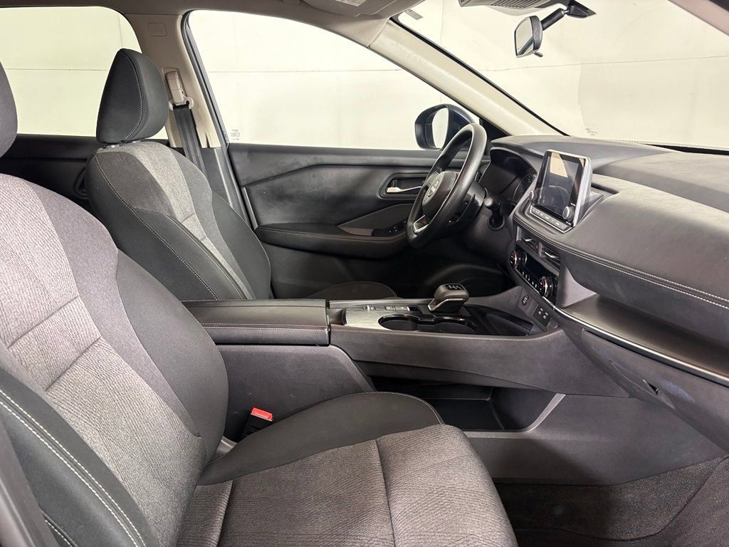 Used 2024 Nissan Rogue SV FWD image 17