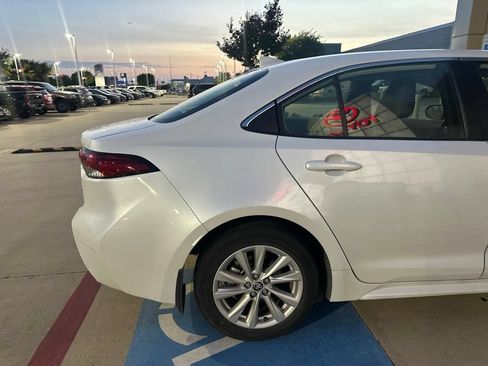 Used 2025 Toyota Corolla XLE FWD image 6