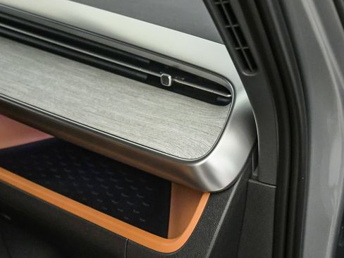 Used 2025 Volkswagen ID. Buzz Pro S RWD image 17