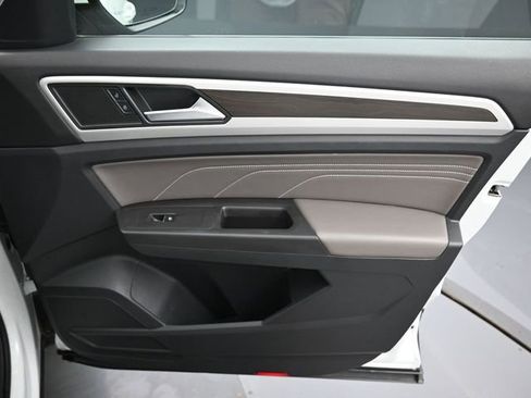 Used 2023 Volkswagen Atlas SE w/ Panoramic Sunroof Package image 37