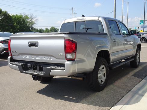 Used 2020 Toyota Tacoma SR AWD/4WD image 5