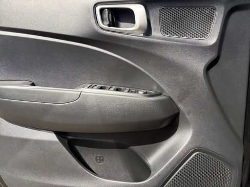 Used 2024 Hyundai Venue SEL image 8