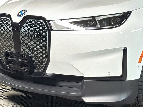 Used 2024 BMW iX xDrive50 w/ Premium Package image 3